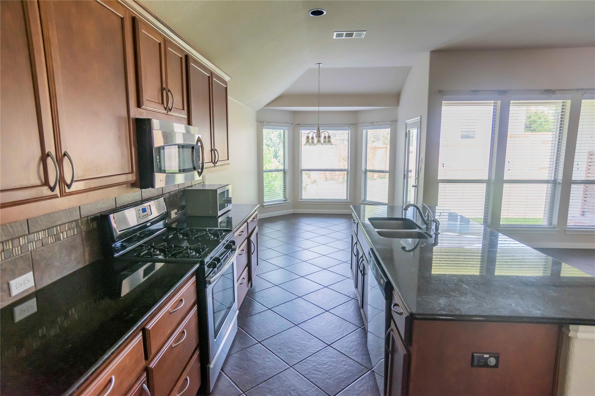 2542 Ravenwood Dr Property Photo 8