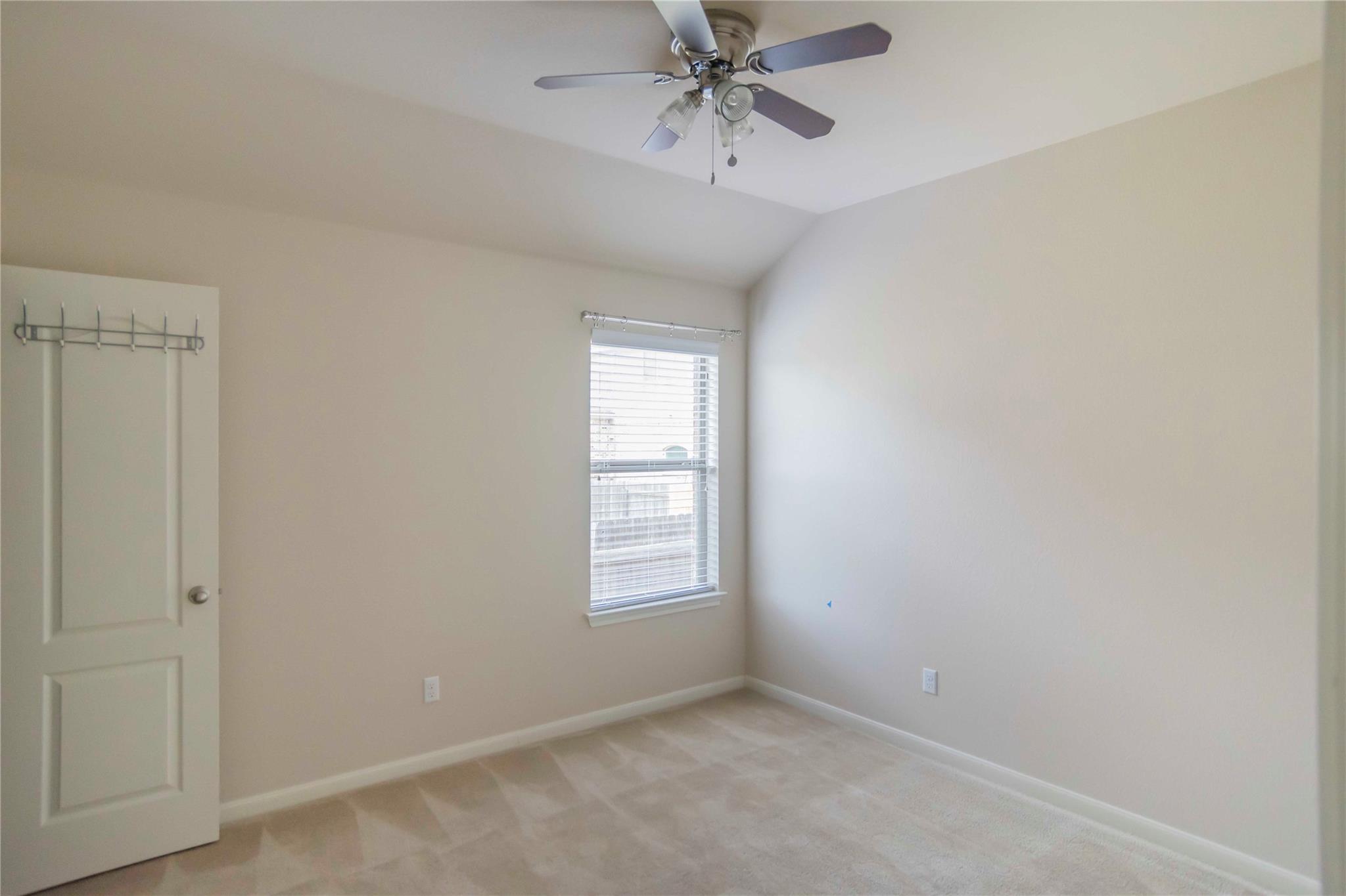 2542 Ravenwood Dr Property Photo 18