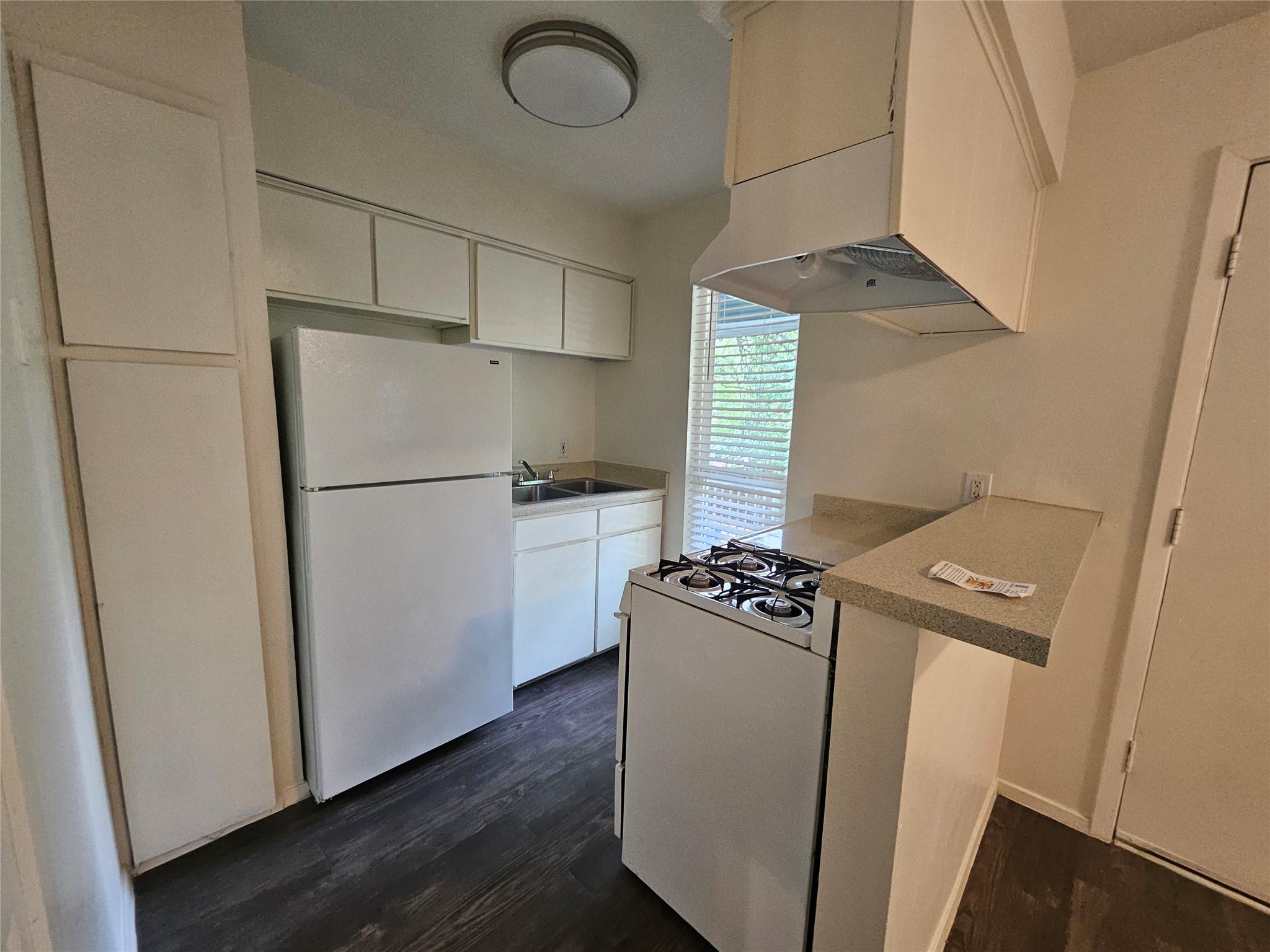 4406 Avenue C None #apt 205 Property Photo 4