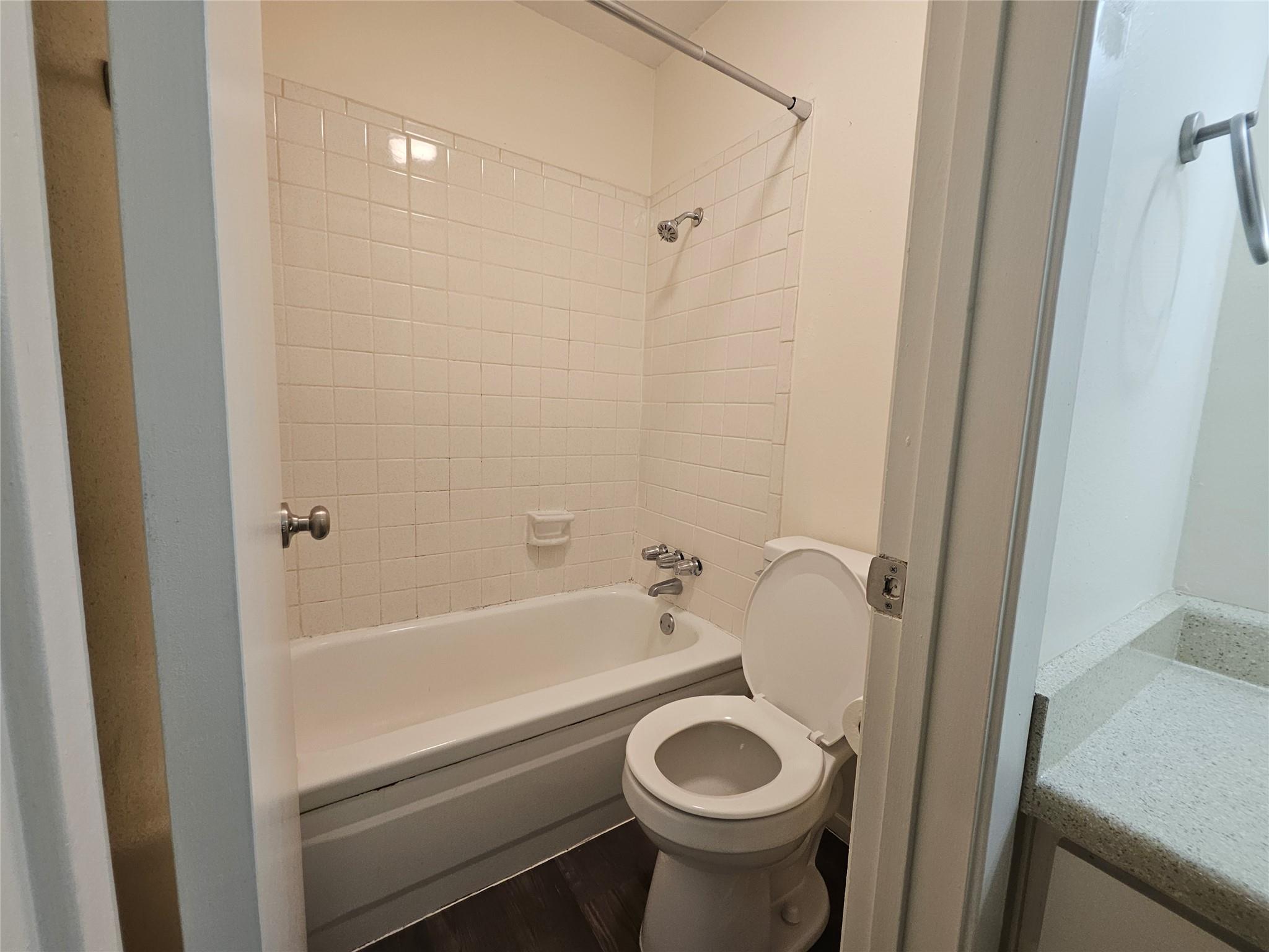 4406 Avenue C None #apt 205 Property Photo 5