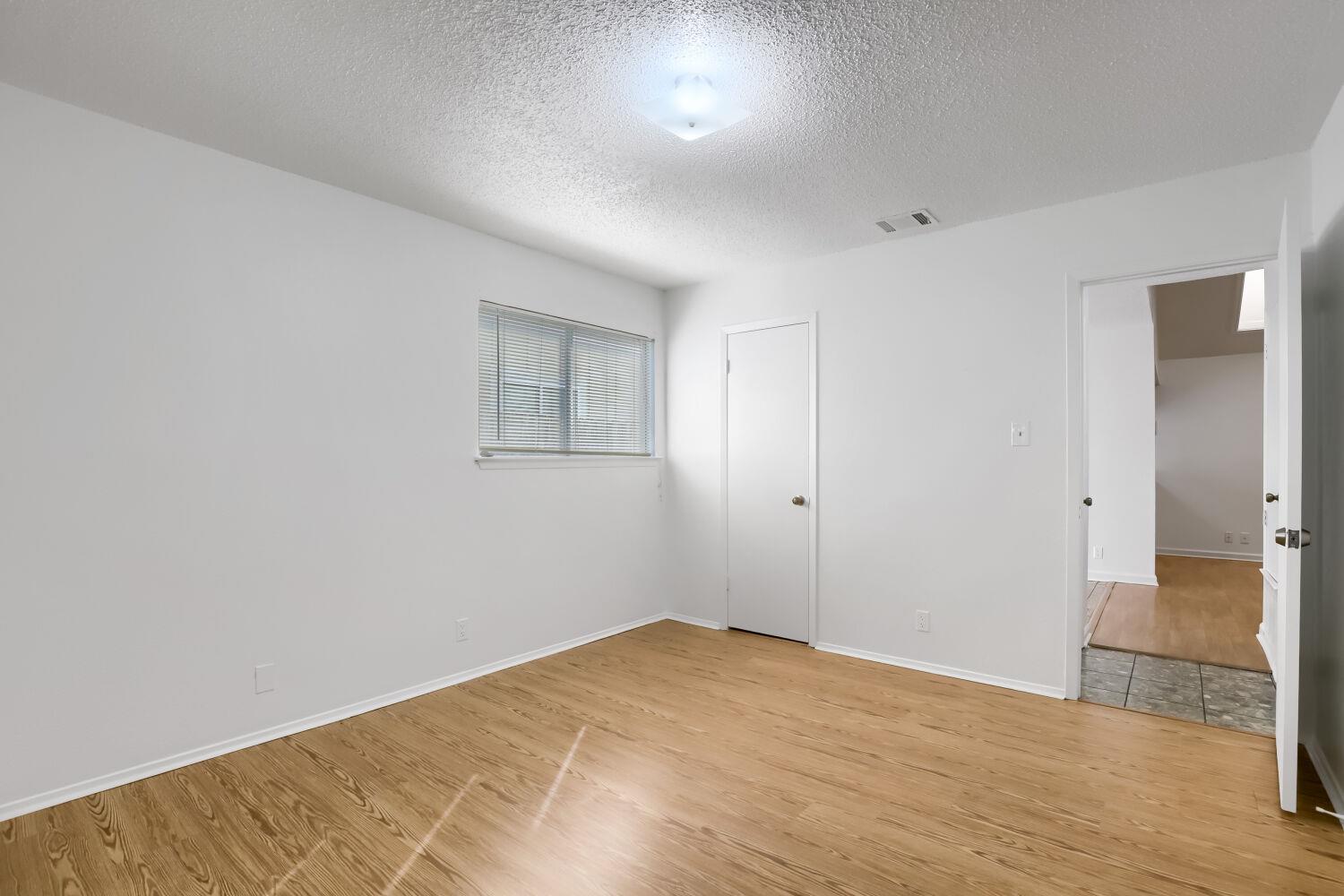 10710 Topperwein Dr #b Property Photo 9