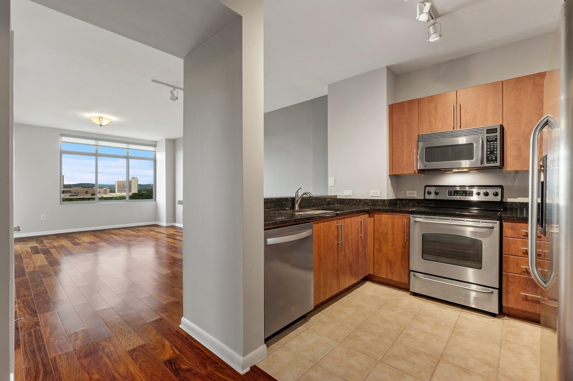54 Rainey St #810 Property Photo 11