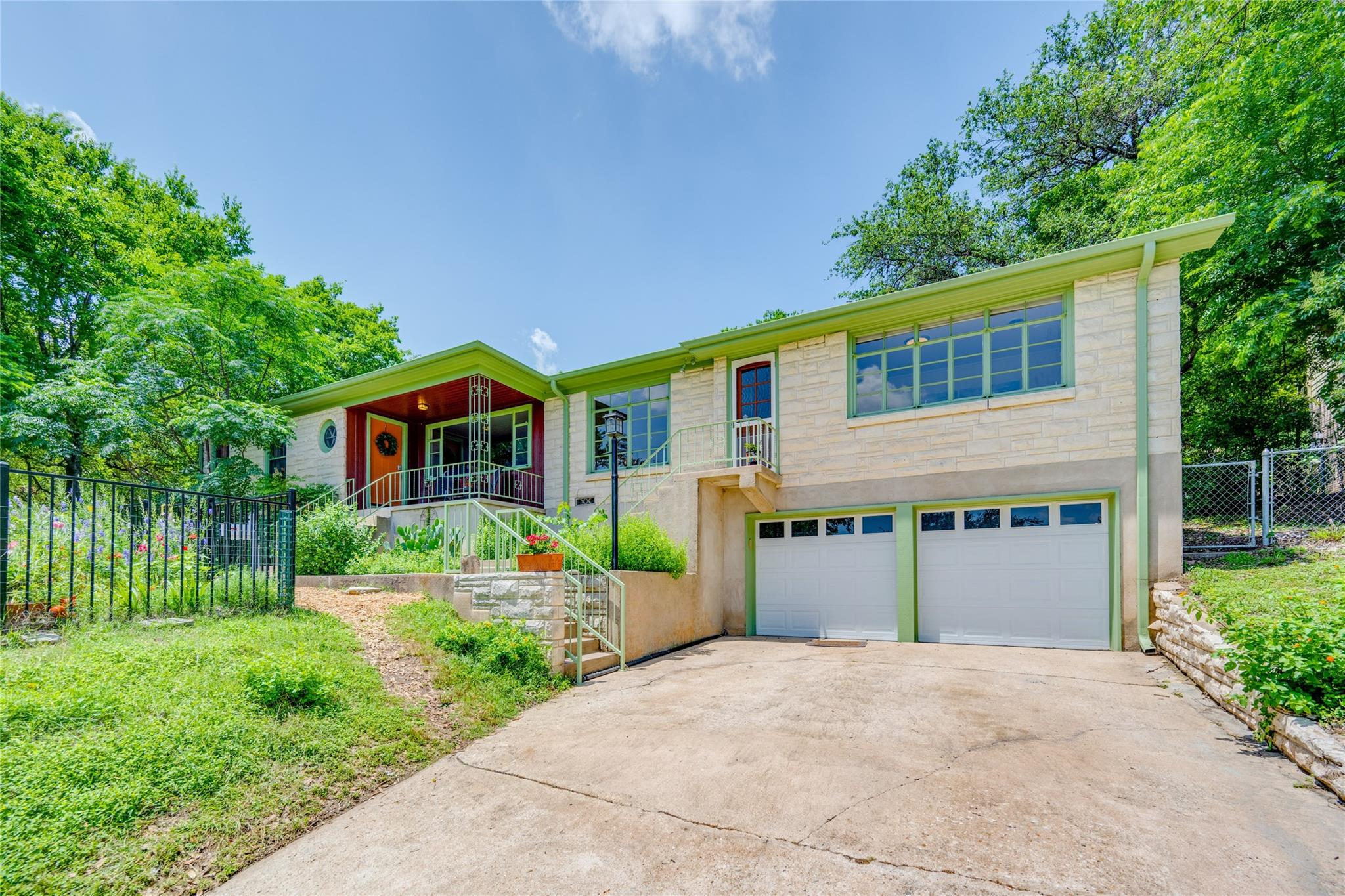 4804 Balcones Dr Property Photo 1