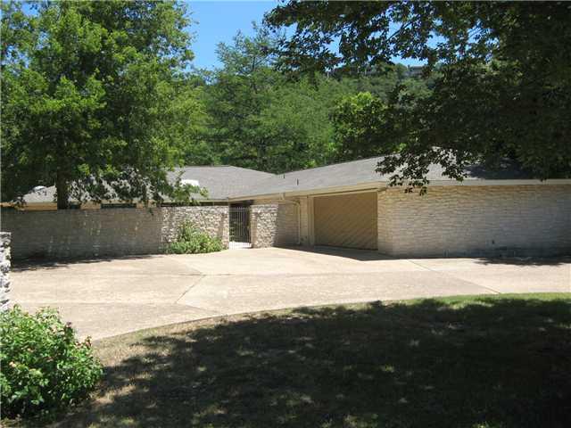 2001 Manana St Property Photo 1
