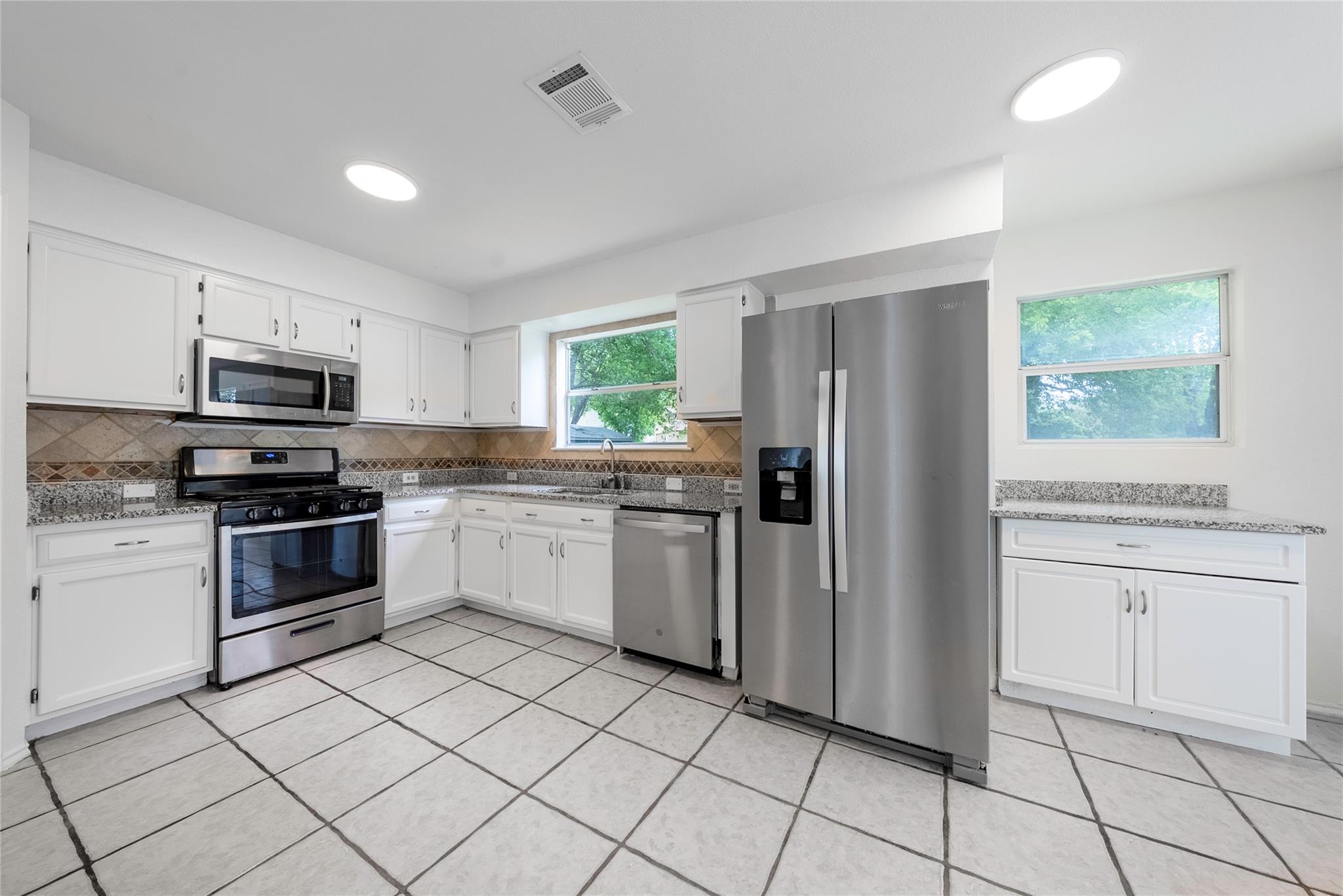 13701 Cambourne Dr Property Photo 10