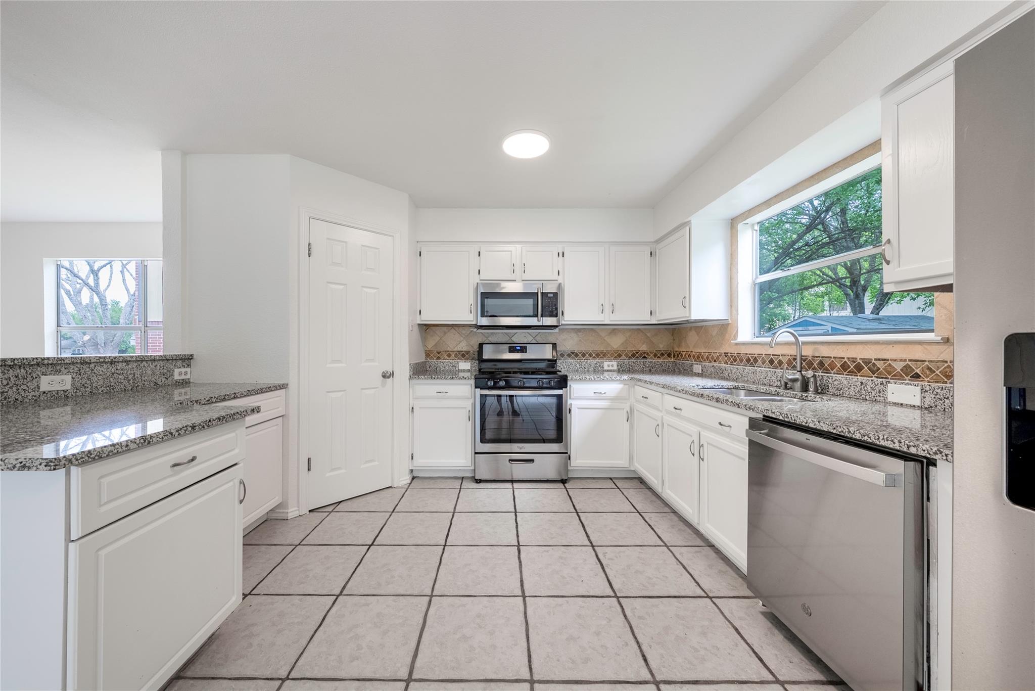 13701 Cambourne Dr Property Photo 11