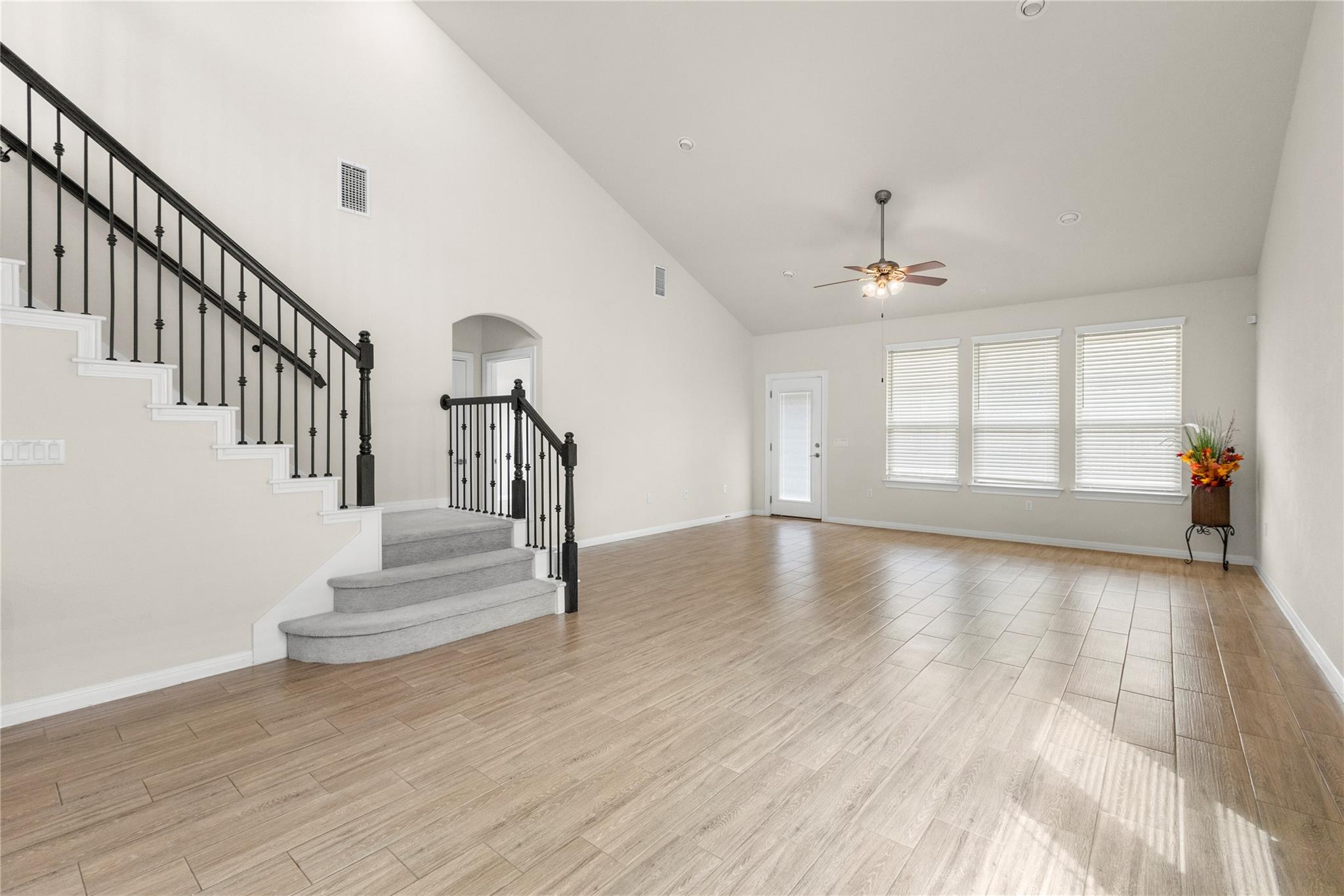 9802 Acero Dr Property Photo 8