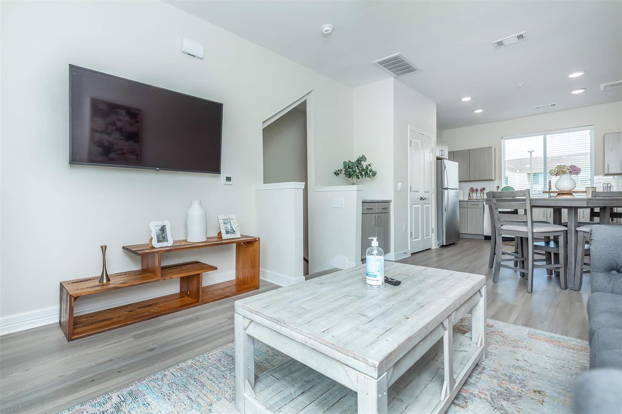 1201 W Whitestone Blvd #c-102 Property Photo 7