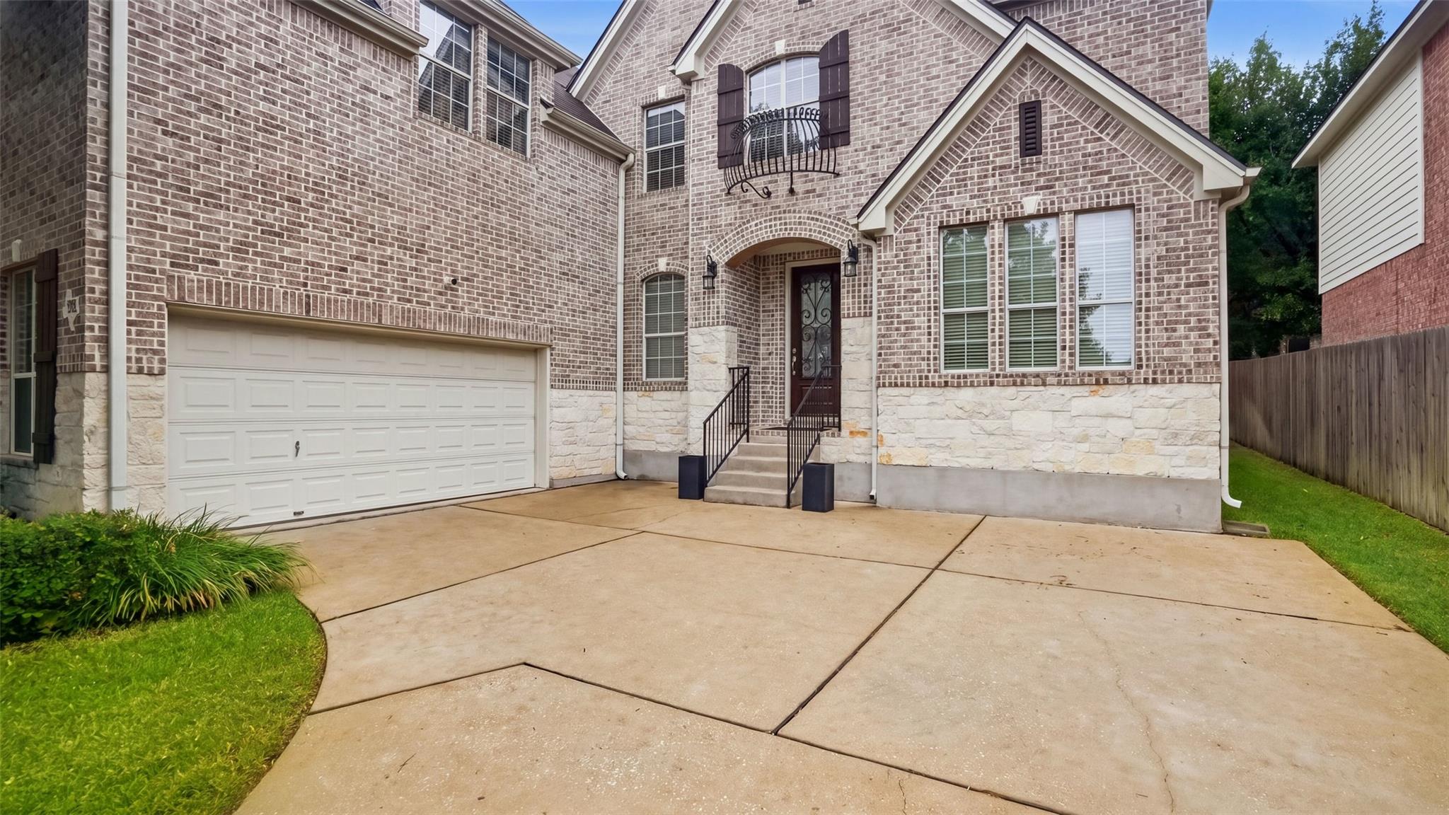 15525 Echo Hills Dr Property Photo 3
