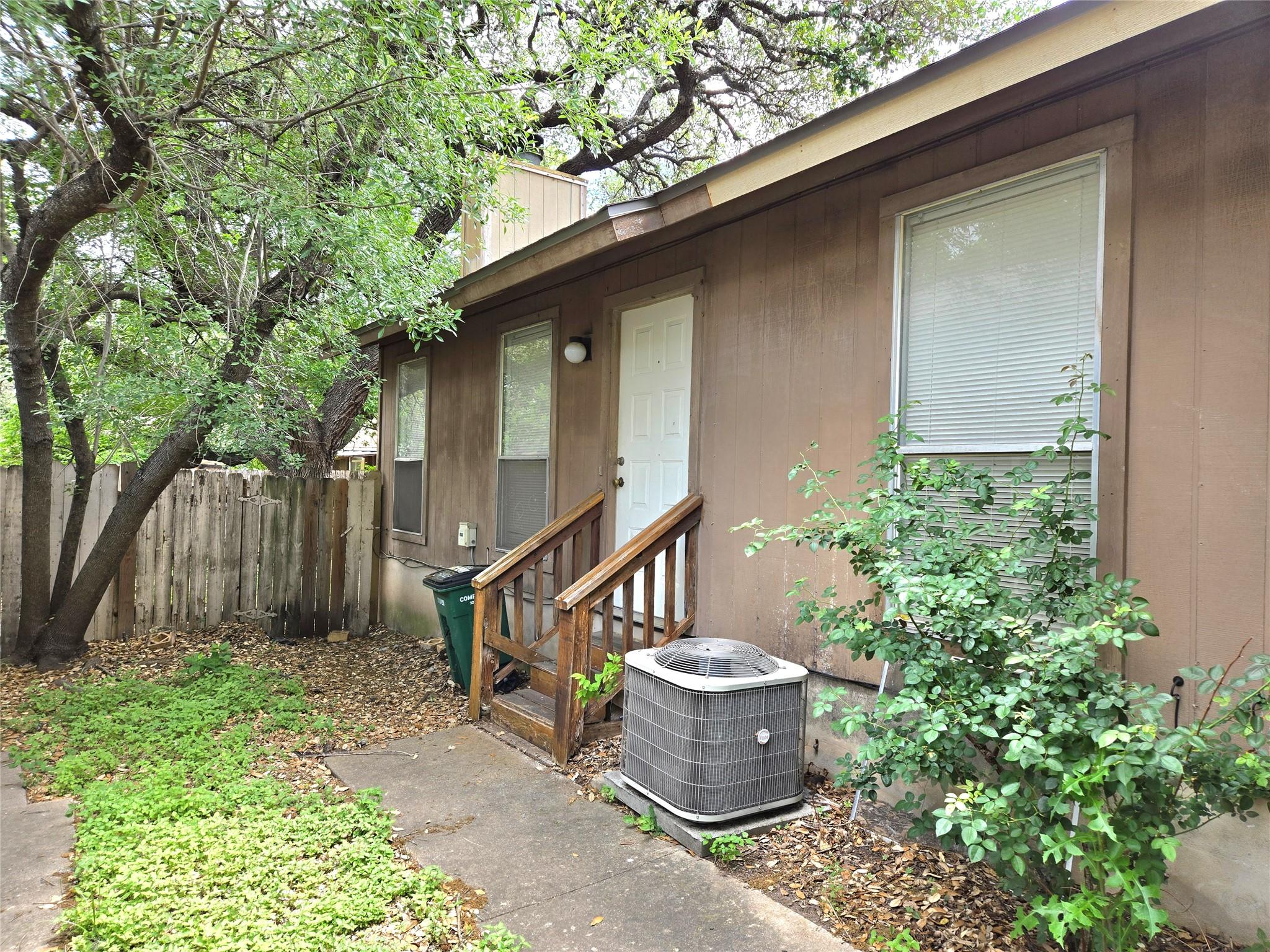 1404 Matthews LN A Property Photo 1