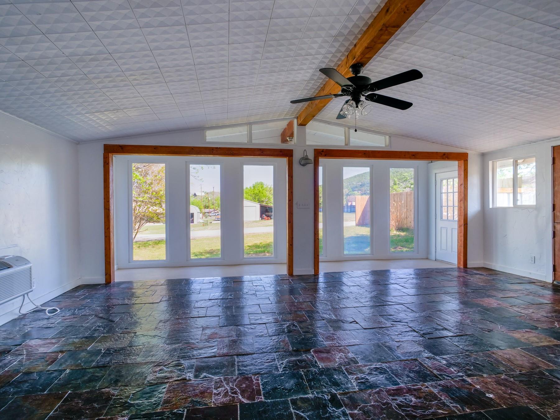 103 Chisum St Property Photo 3