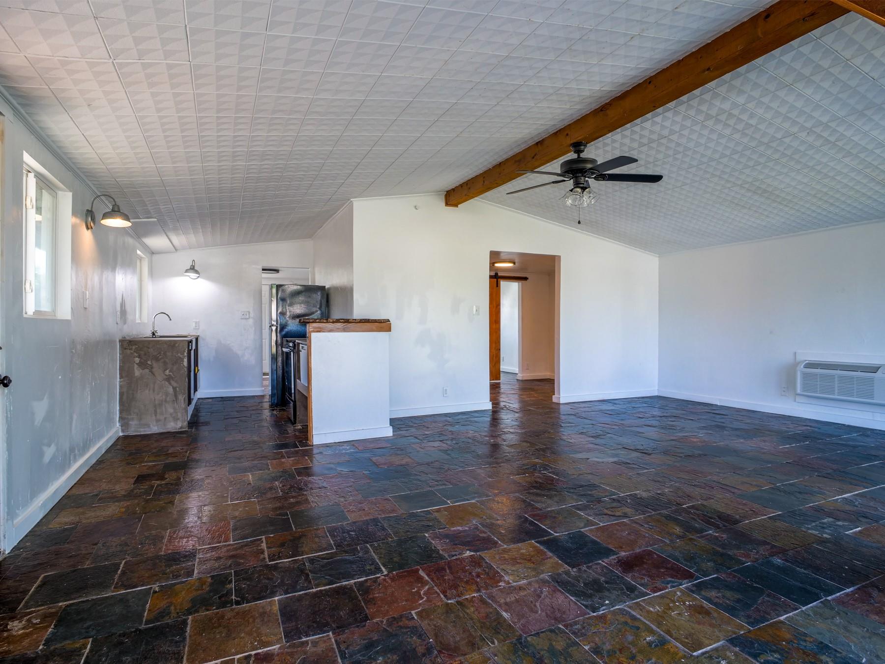 103 Chisum St Property Photo 4