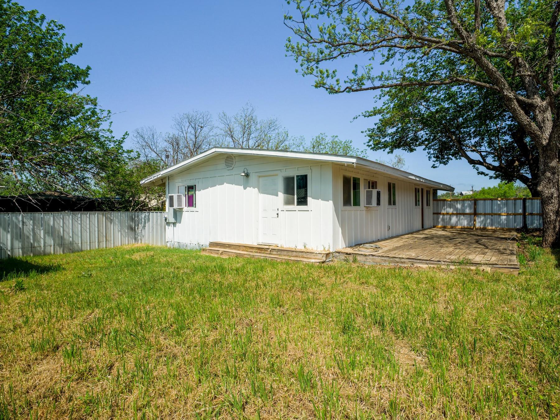 103 Chisum St Property Photo 22