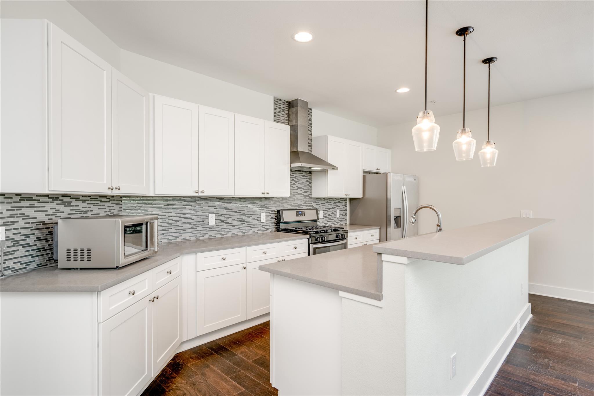 908 Nueces ST 12