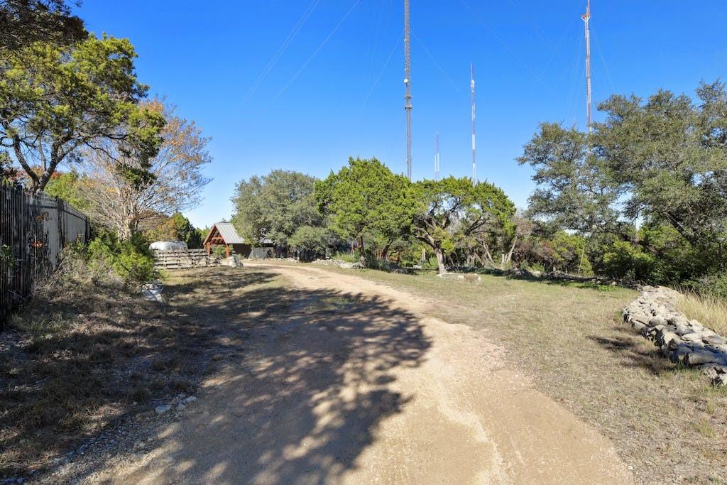 1612 The High Rd Property Photo 2