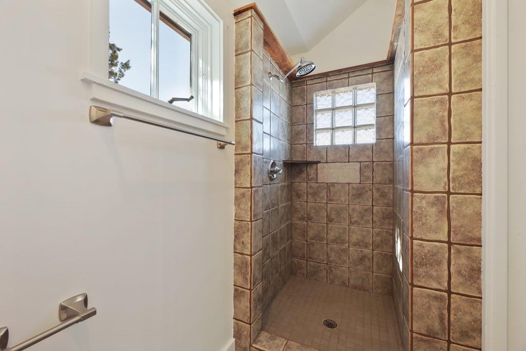 1612 The High Rd Property Photo 18