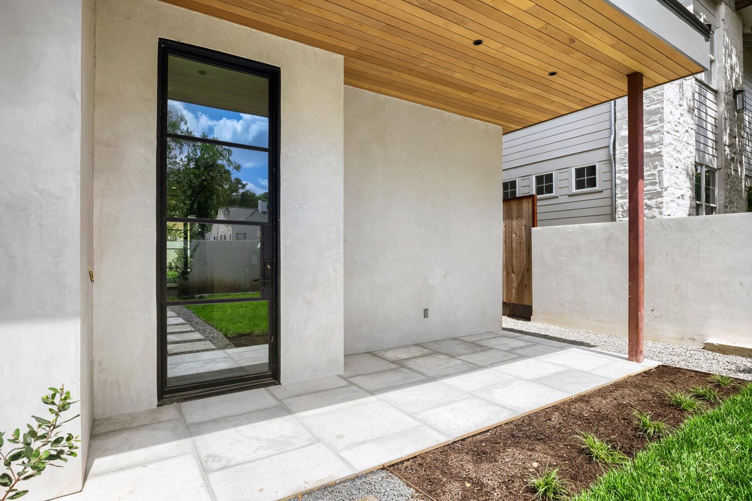 1104 Maufrais St Property Photo 6