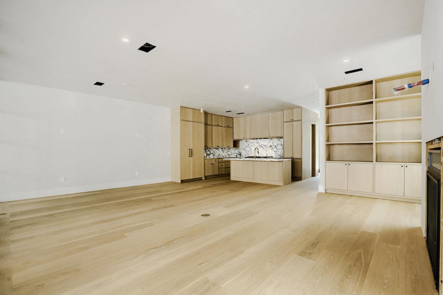 1104 Maufrais St Property Photo 8