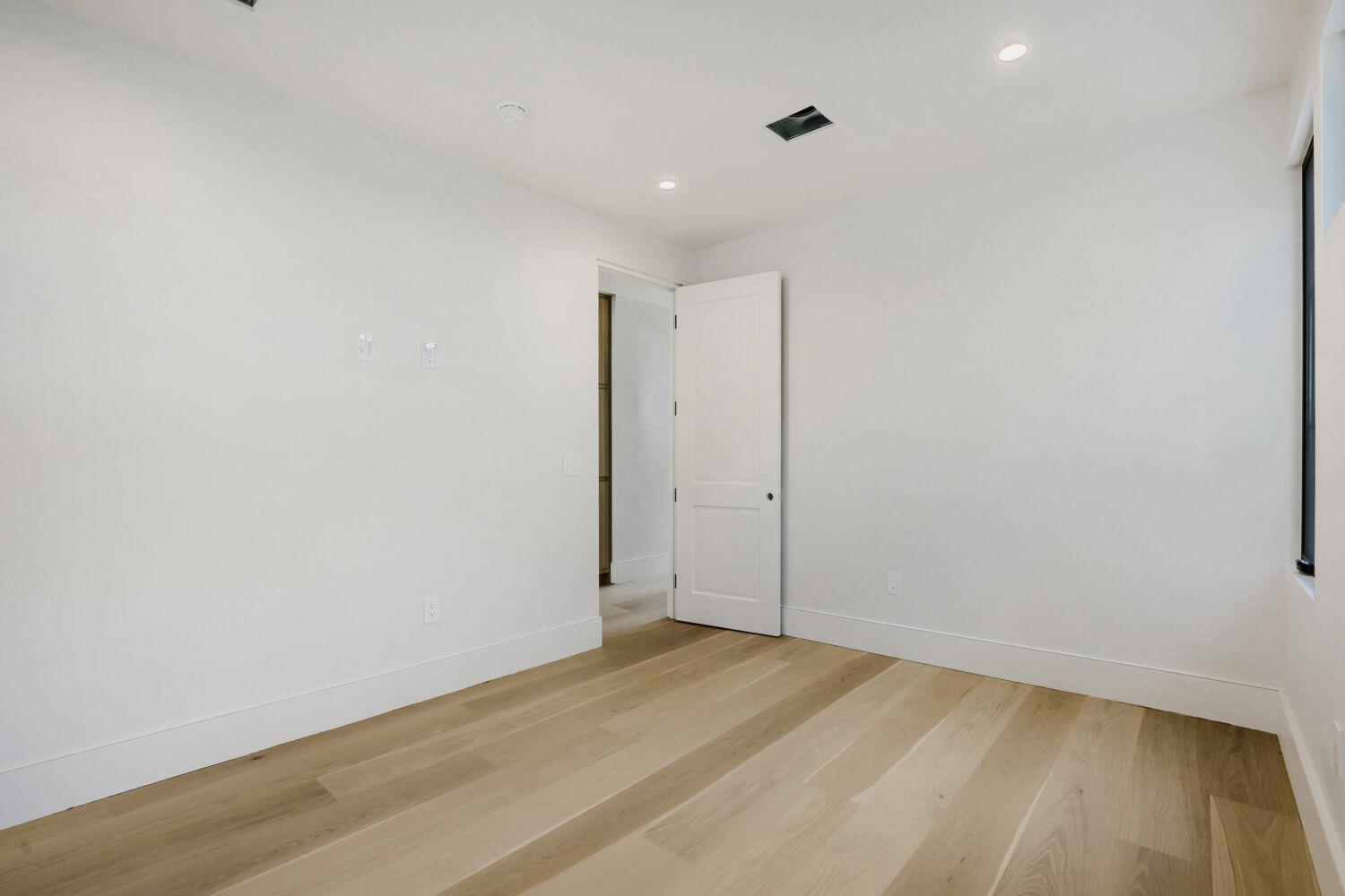 1104 Maufrais St Property Photo 31