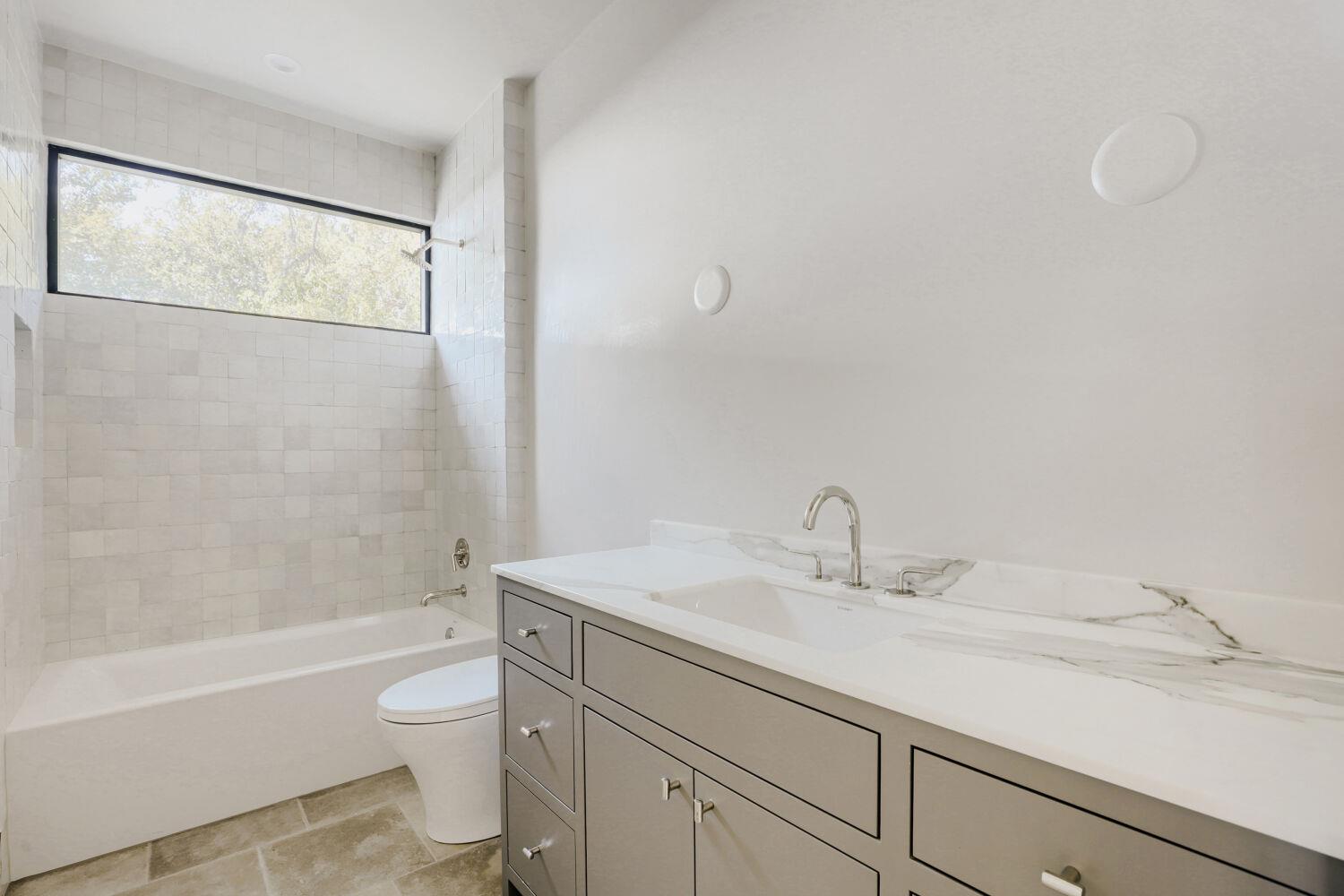 1104 Maufrais St Property Photo 32