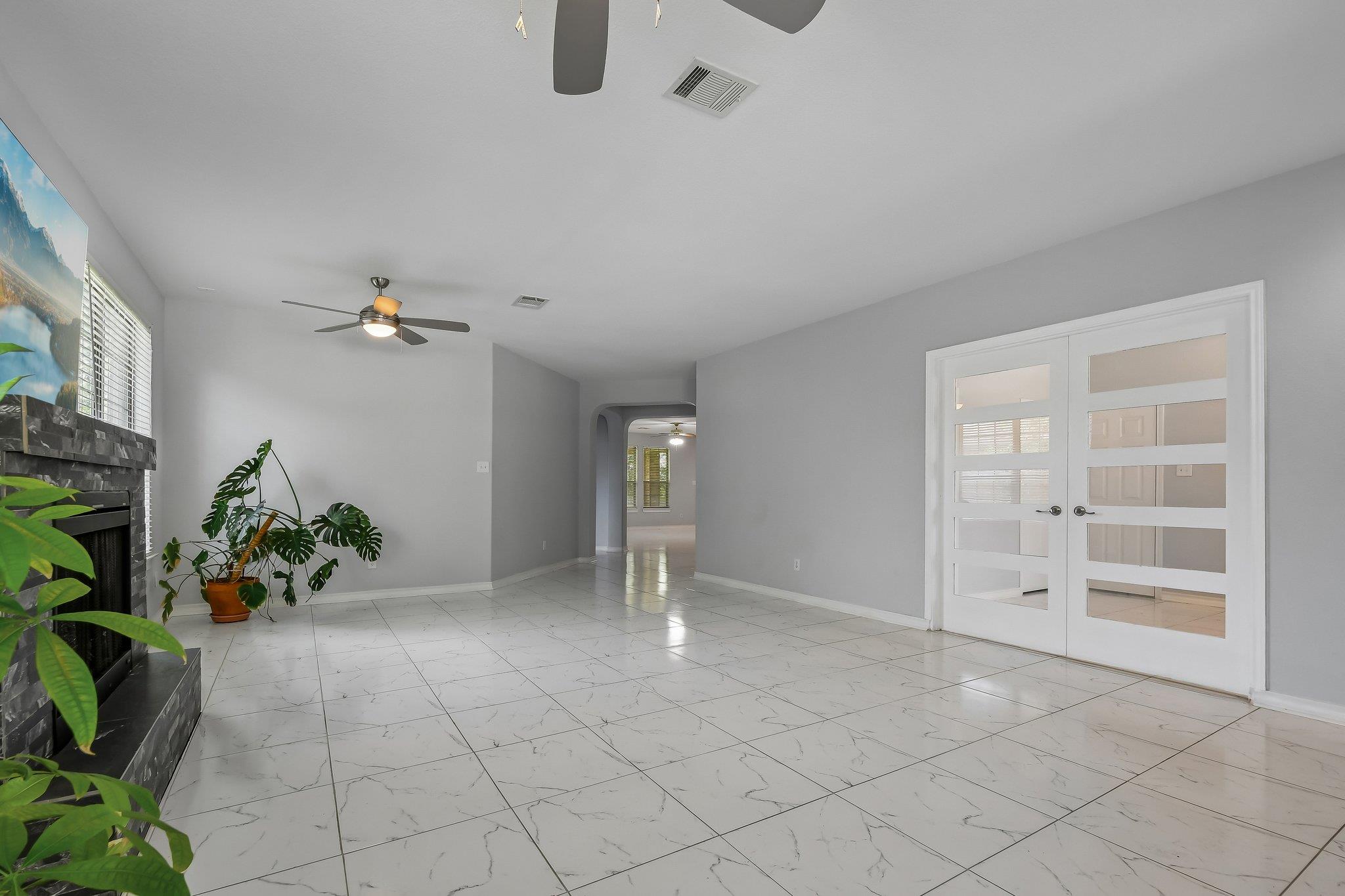 329 Island Oak Dr Property Photo 5