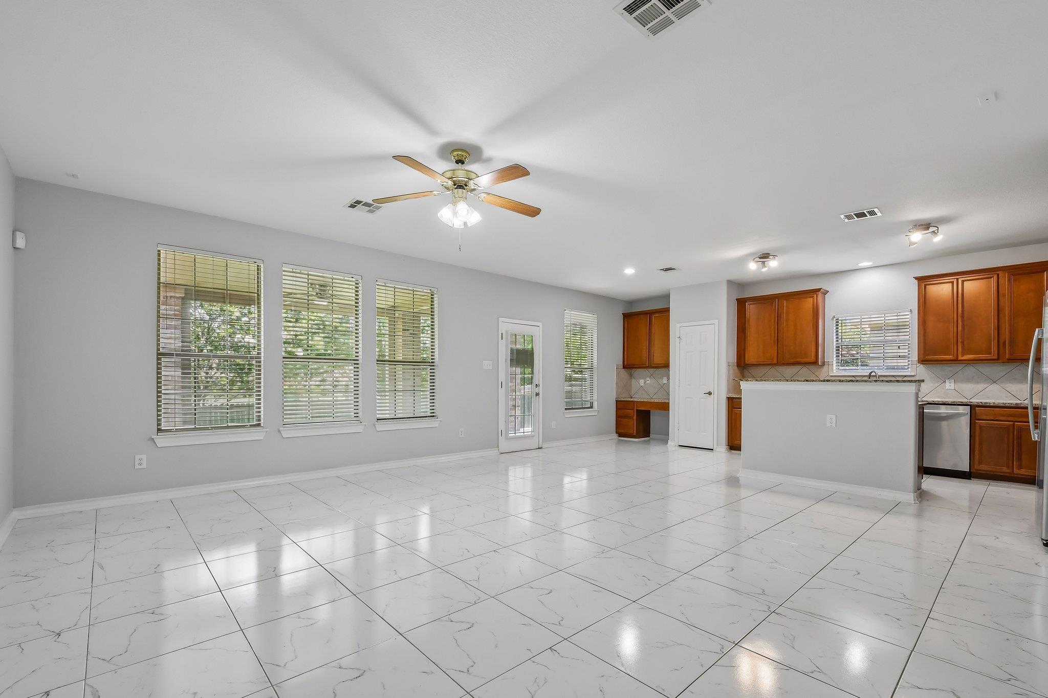 329 Island Oak Dr Property Photo 10