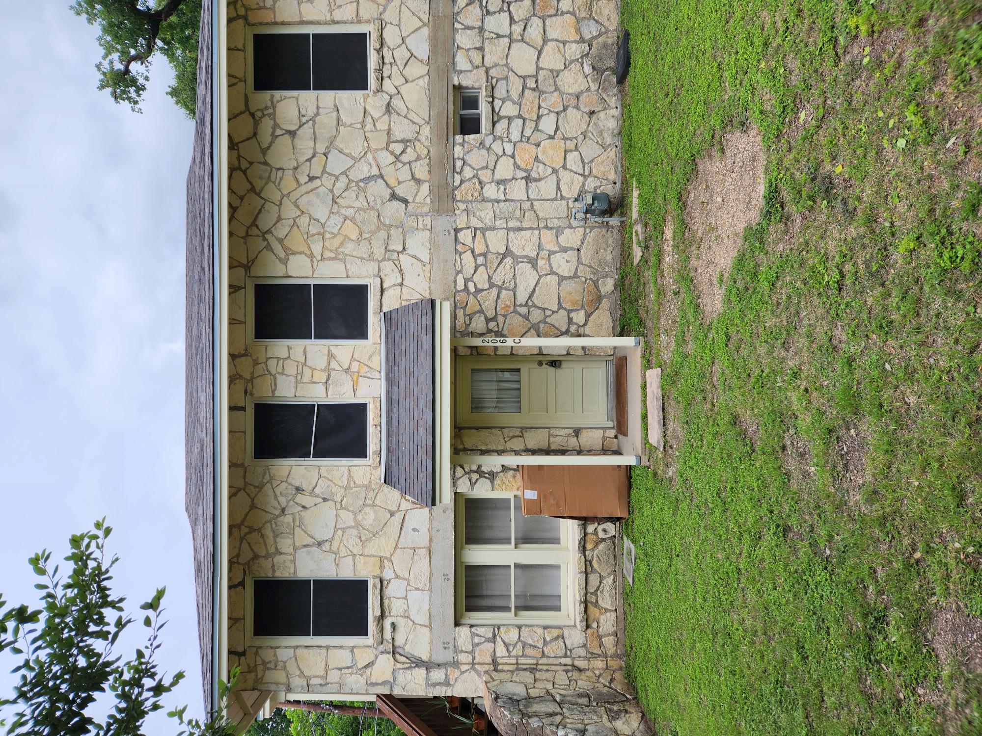 206 E 34th St #c Property Photo 1