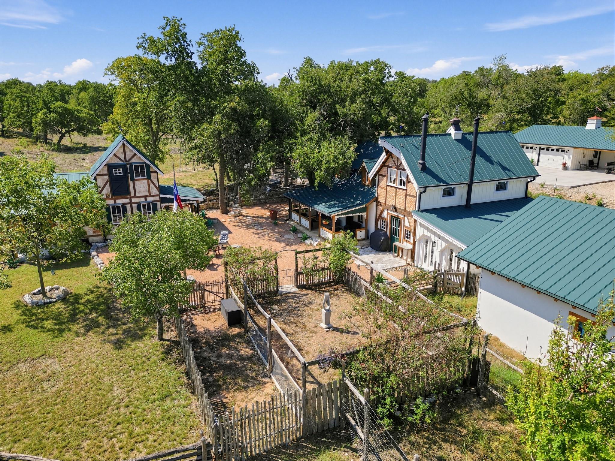 328 Himmel Rd Property Photo 4