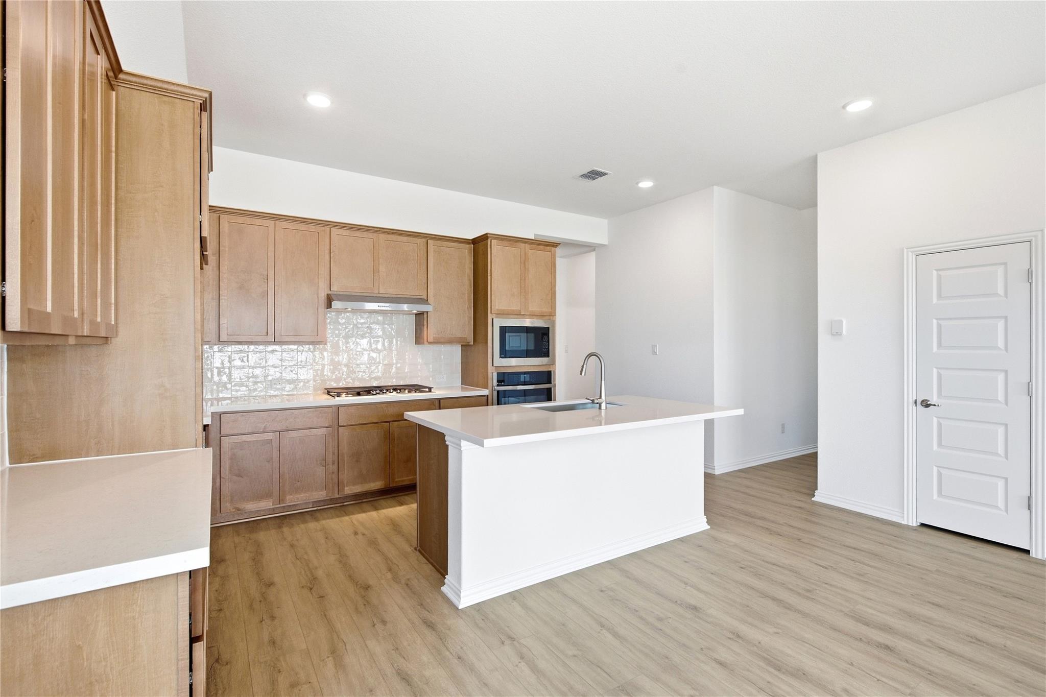 15121 Peach Rise Dr Property Photo 6