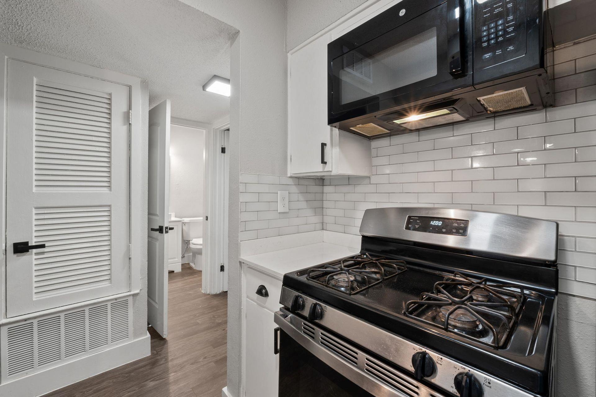 1220 W Anderson Ln #108 Property Photo 13