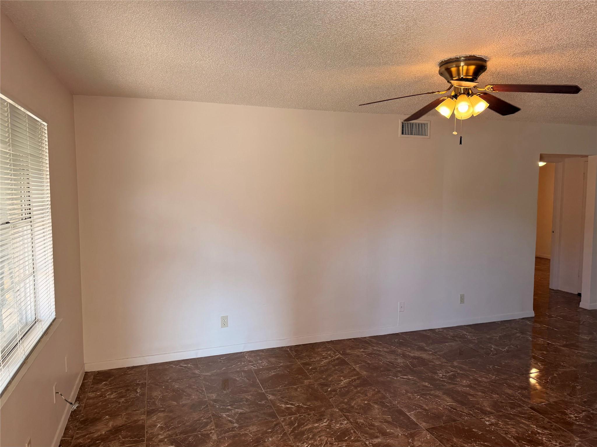7406 Southgate Ln #a Property Photo 3
