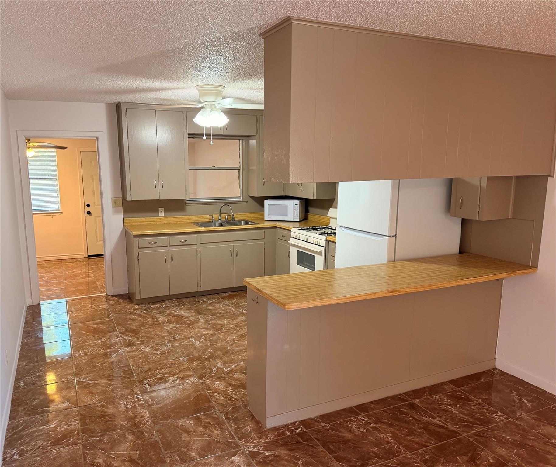 7406 Southgate Ln #a Property Photo 5