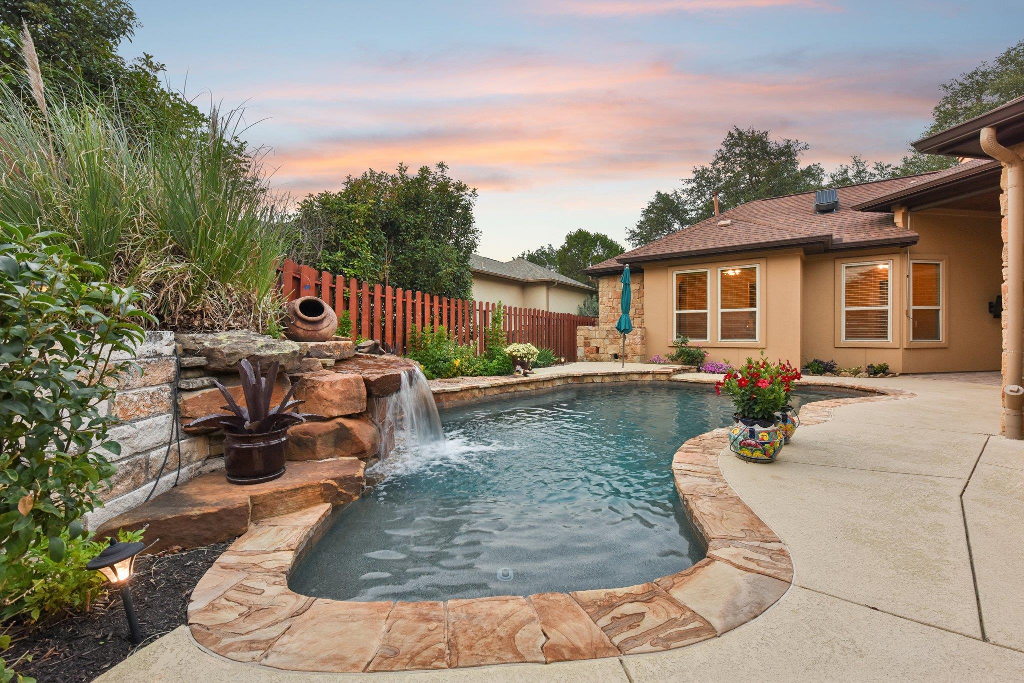 101 Indian Bend Dr Property Photo 1