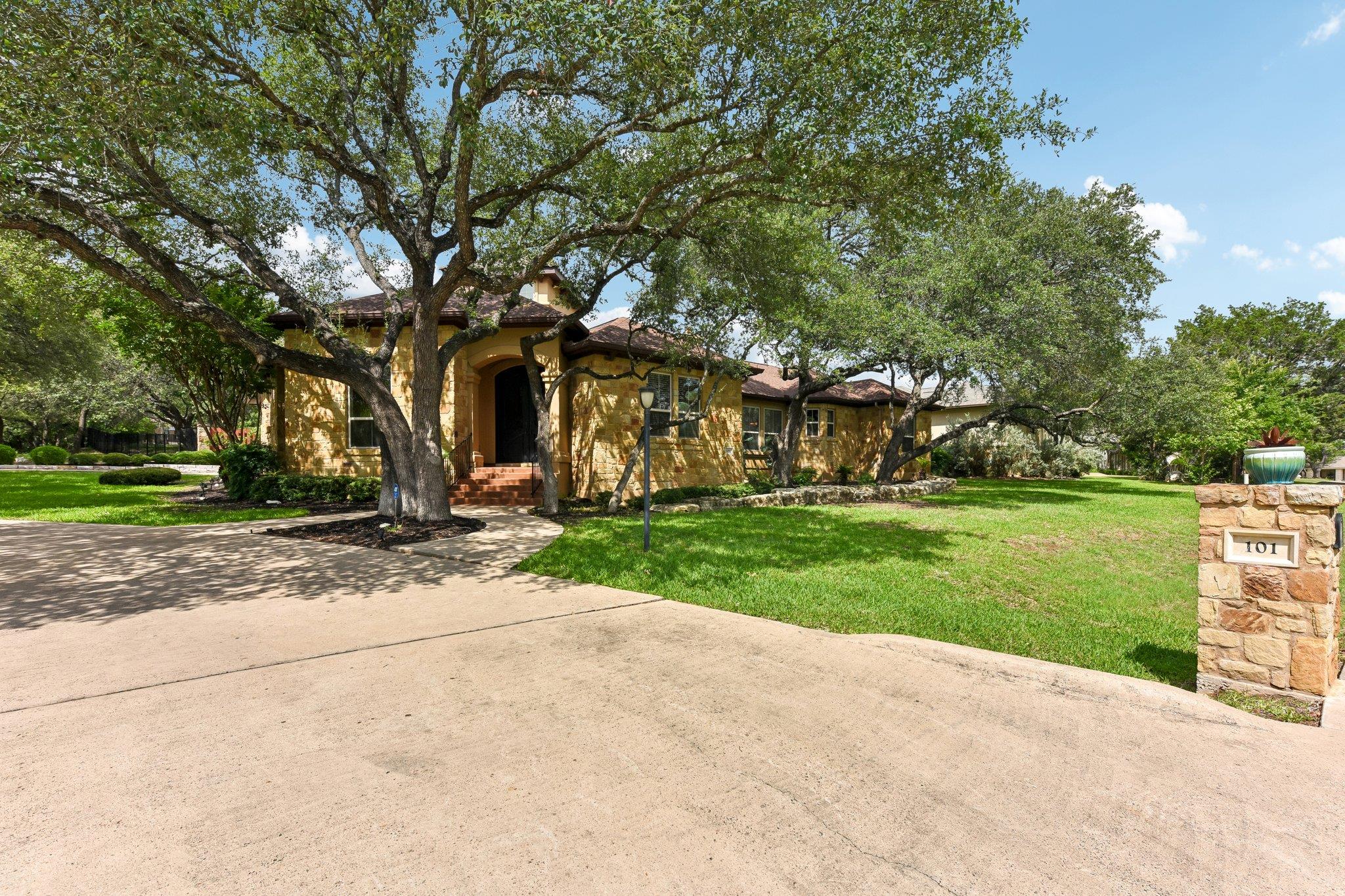 101 Indian Bend Dr Property Photo 2