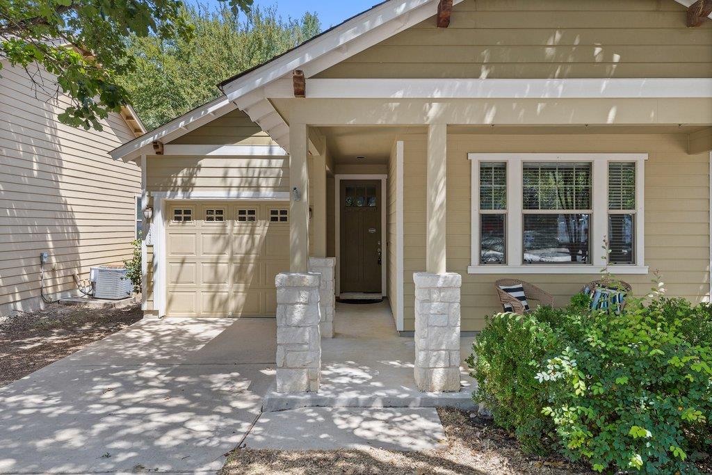 2420 Amur Dr Property Photo 3