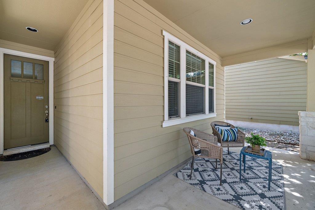 2420 Amur Dr Property Photo 4