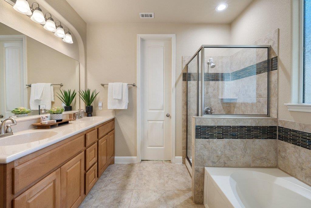 2420 Amur Dr Property Photo 6