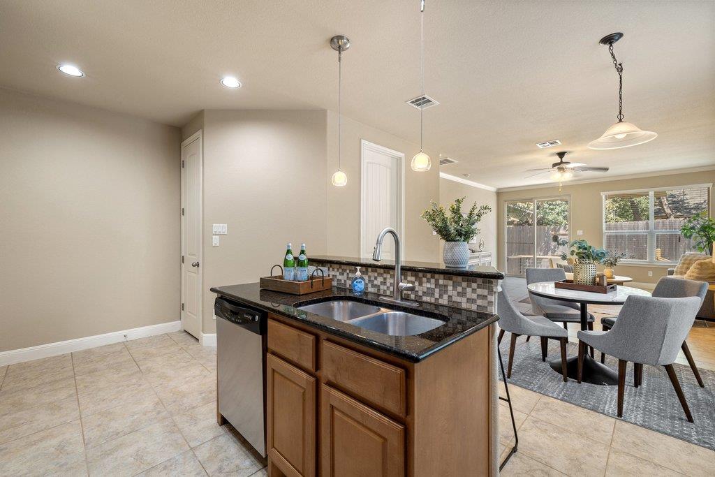 2420 Amur Dr Property Photo 15