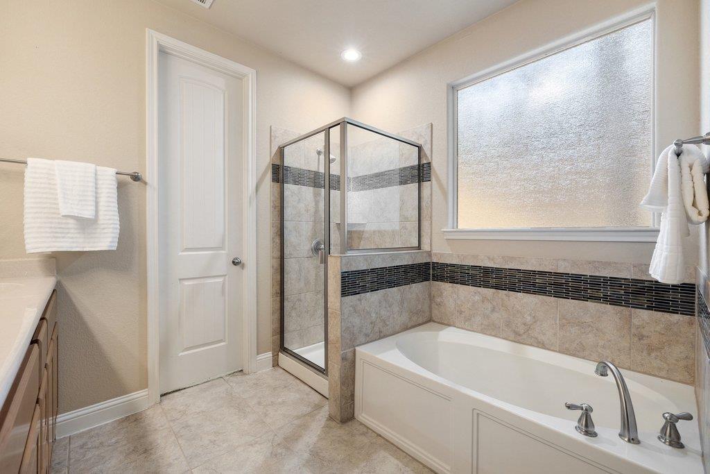 2420 Amur Dr Property Photo 28