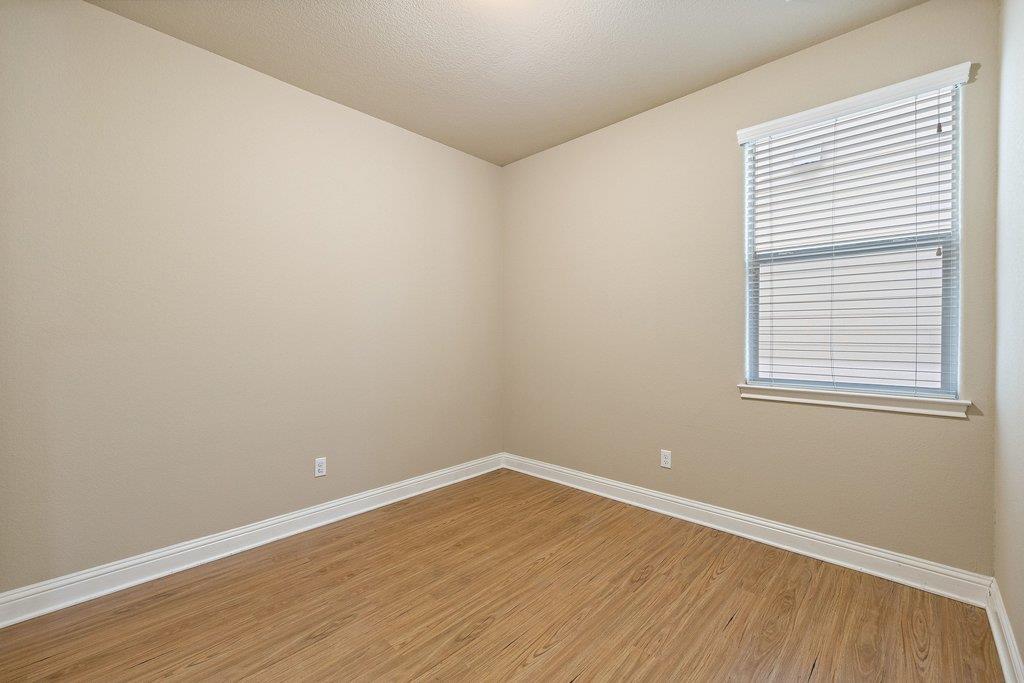 2420 Amur Dr Property Photo 30