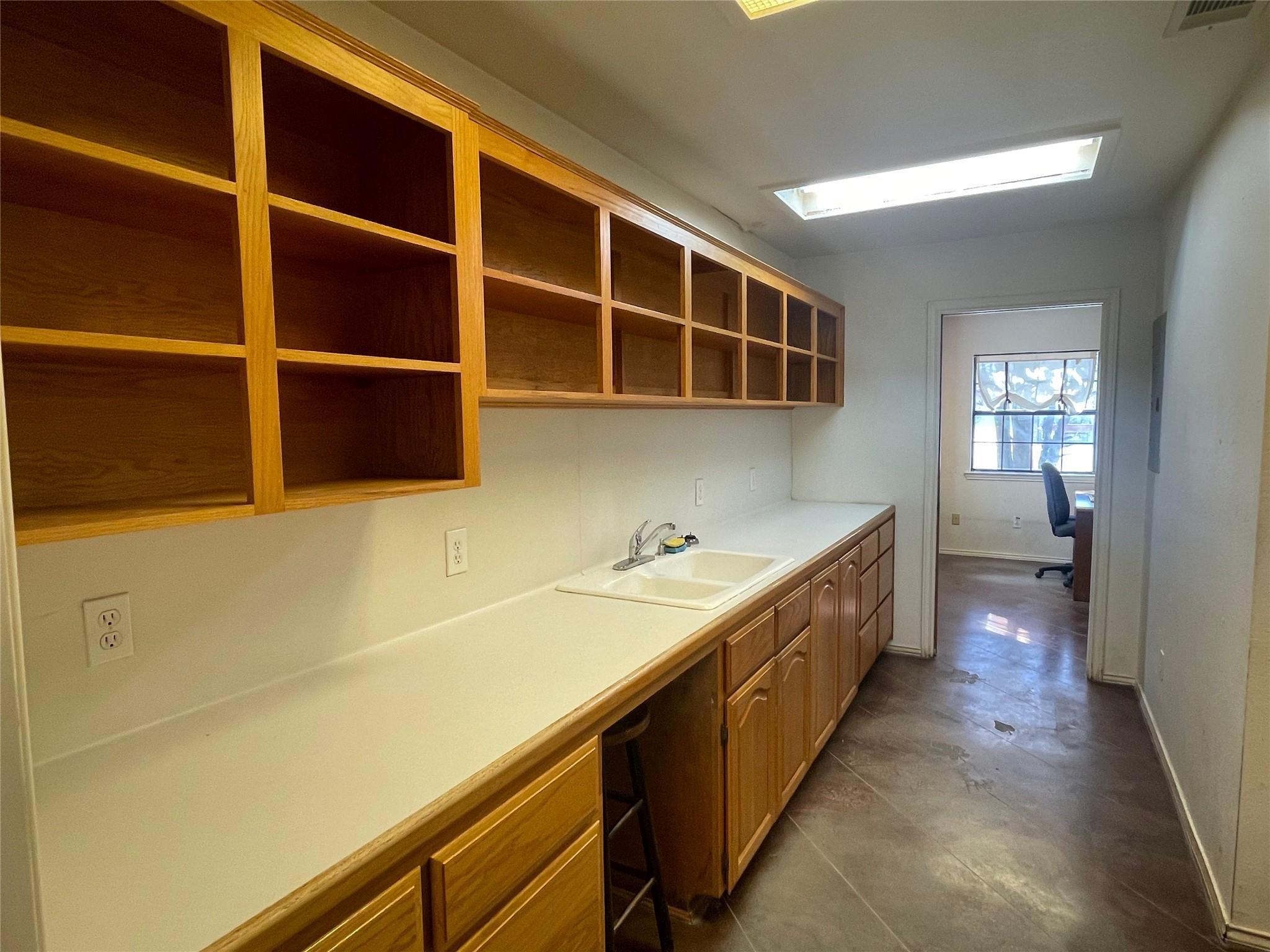1312 N Us Highway 281 None Property Photo 7