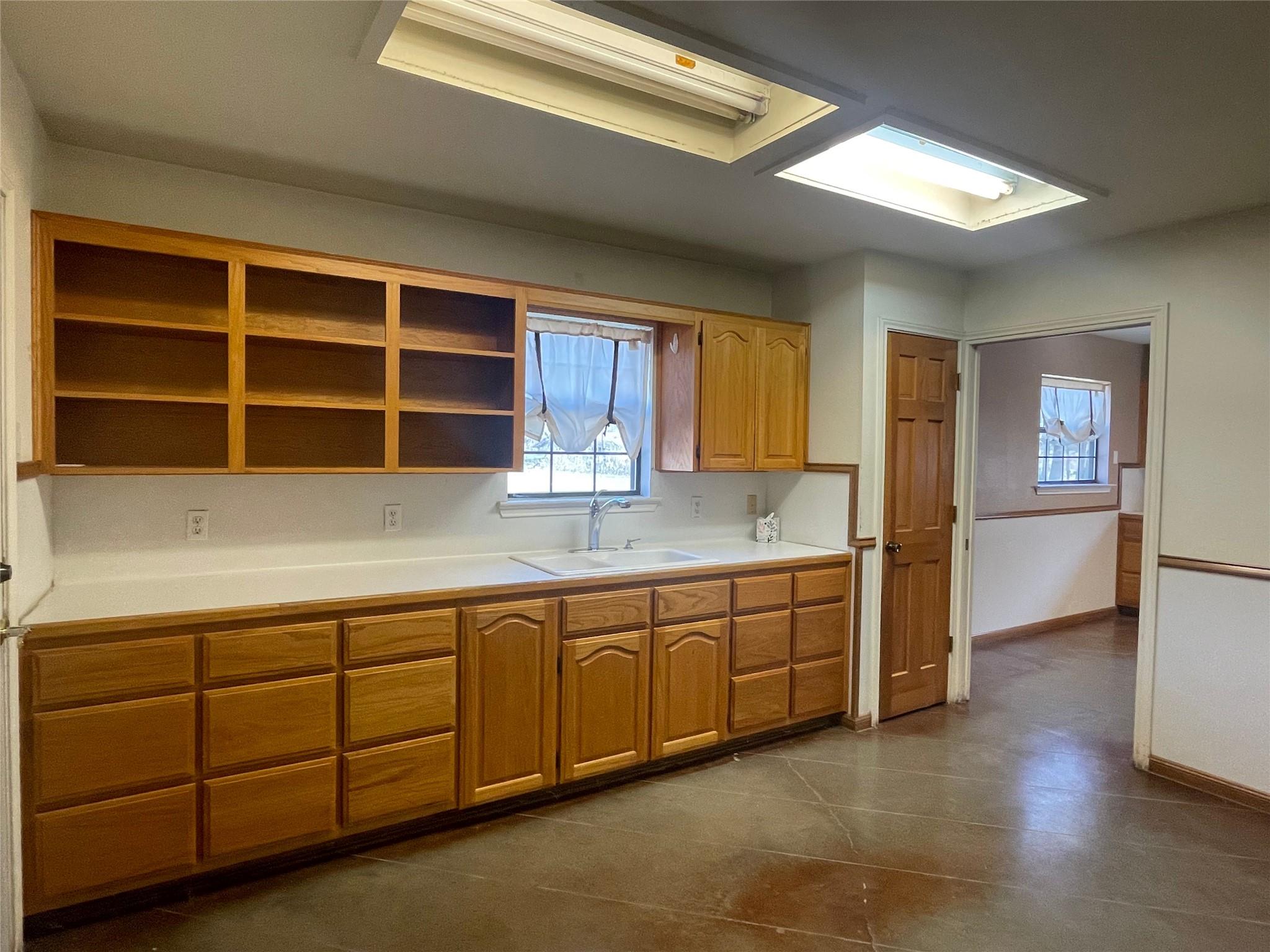 1312 N Us Highway 281 None Property Photo 8