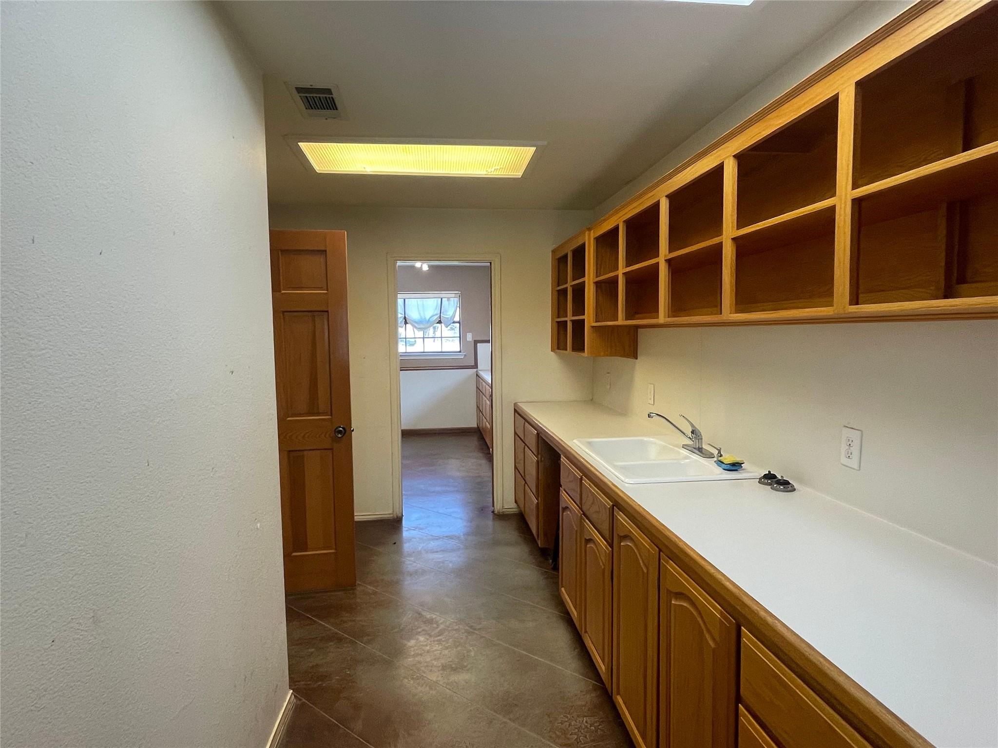 1312 N Us Highway 281 None Property Photo 9