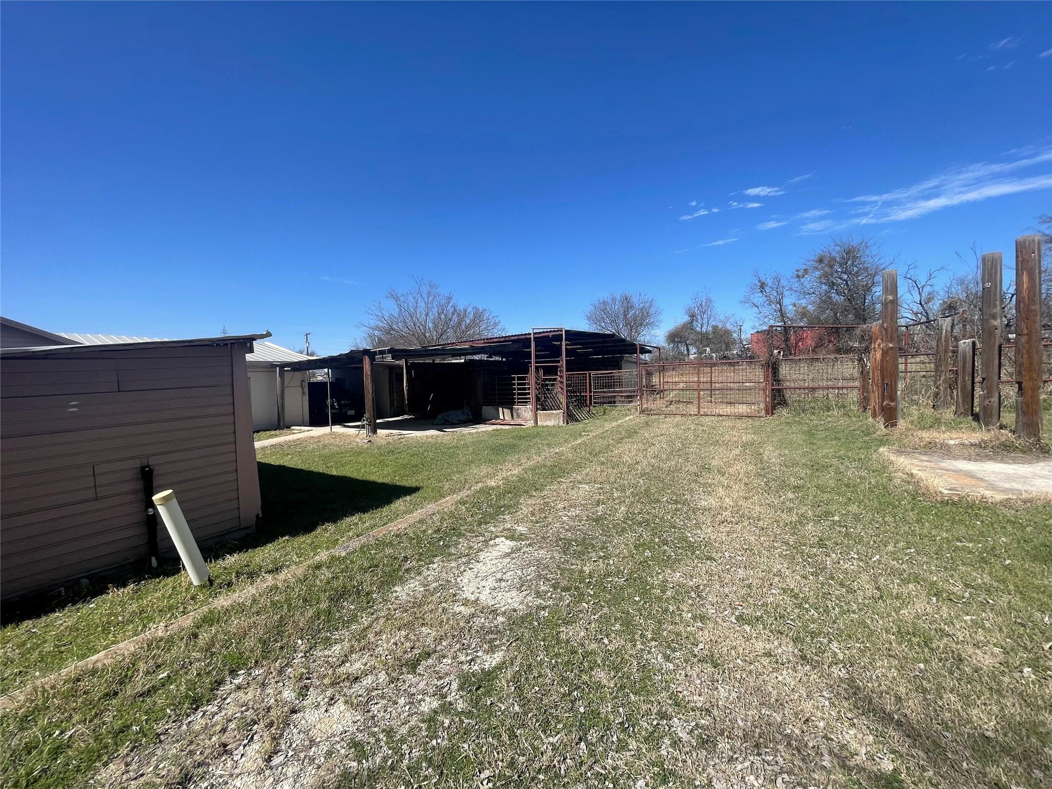 1312 N Us Highway 281 None Property Photo 17