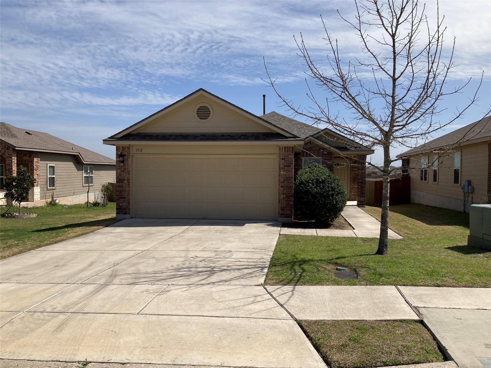 192 Lake Gln Property Photo