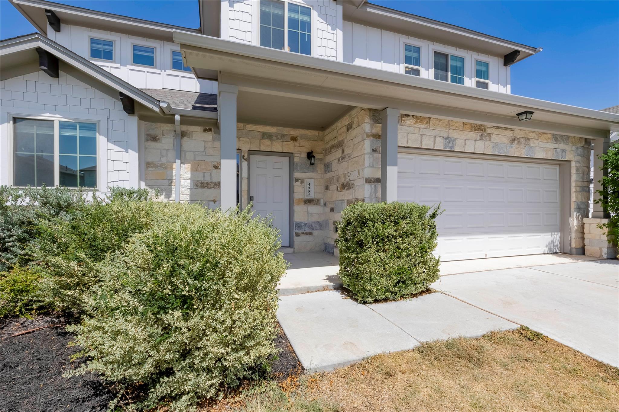 425 Arrowhead Vine St Property Photo 3