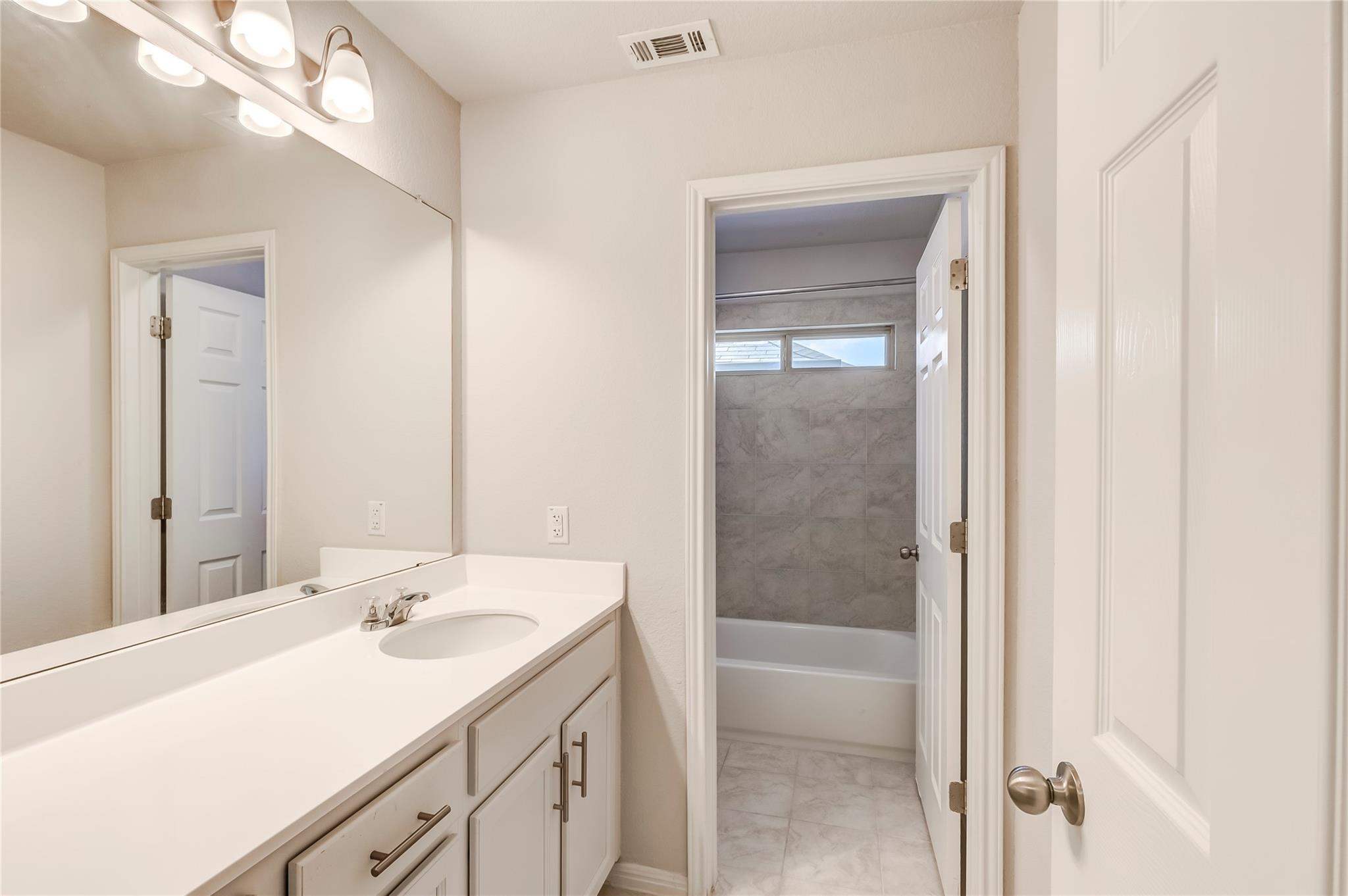 425 Arrowhead Vine St Property Photo 27