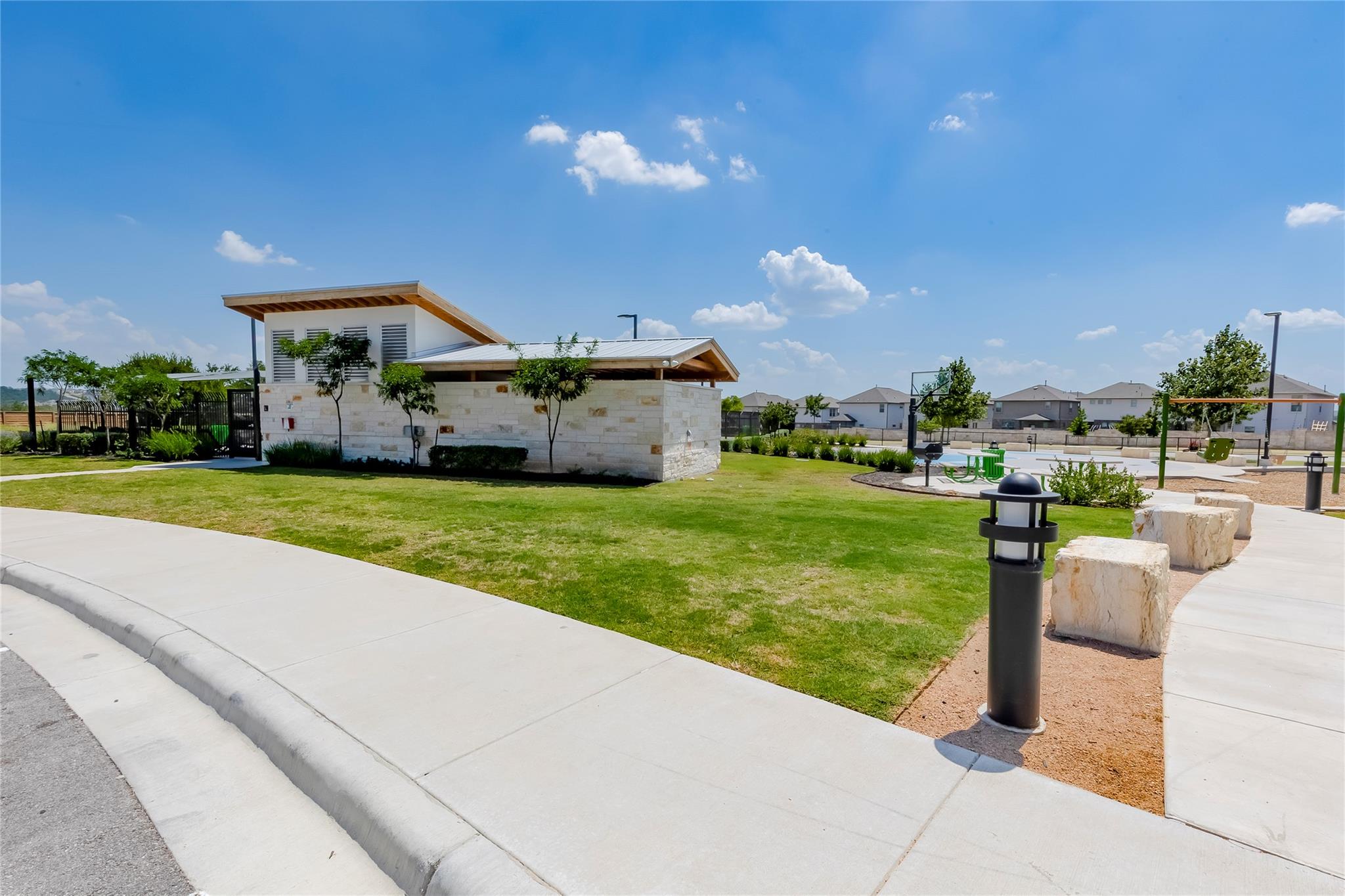425 Arrowhead Vine St Property Photo 33