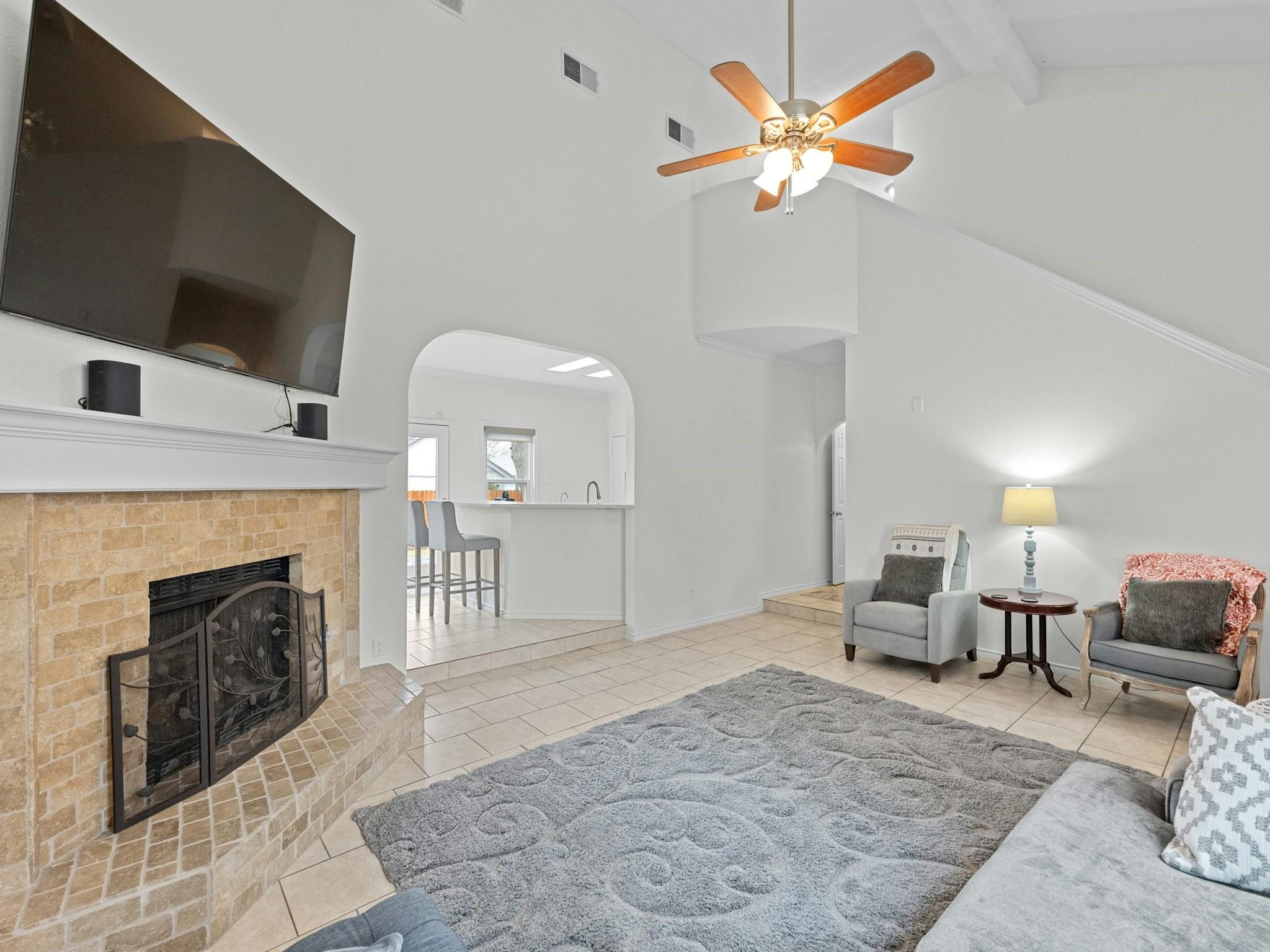 2313 Windrift Way Property Photo 6