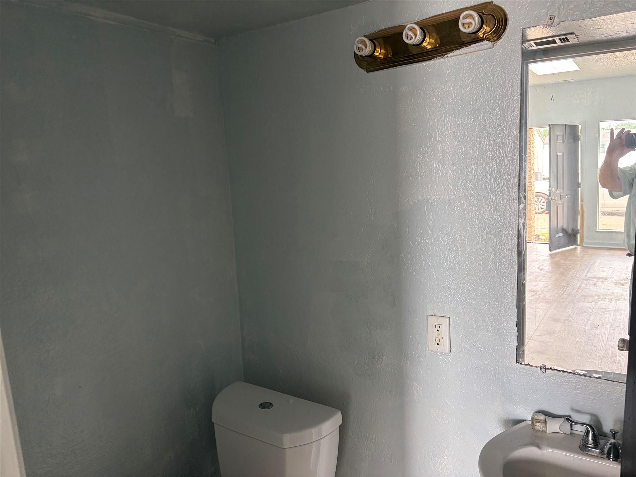 905 N Ih 35 Hwy #104 Property Photo 5